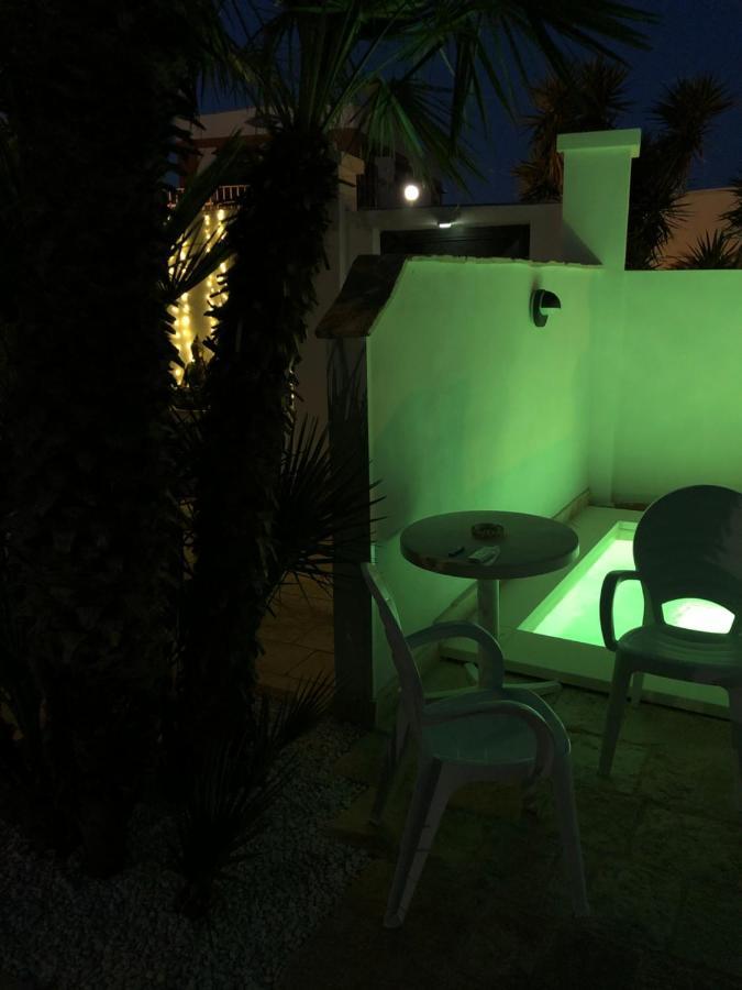 Le Due Pigne (Adults Only) Villa Taranto Kültér fotó