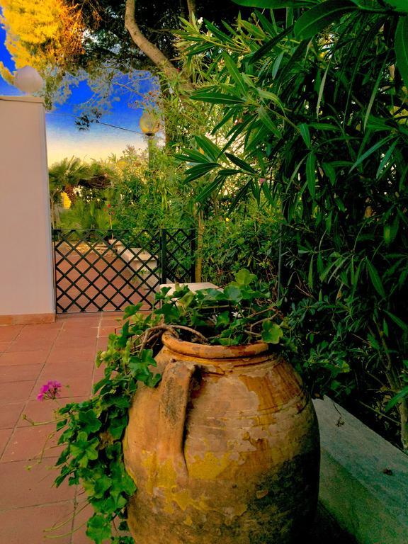 Le Due Pigne (Adults Only) Villa Taranto Kültér fotó