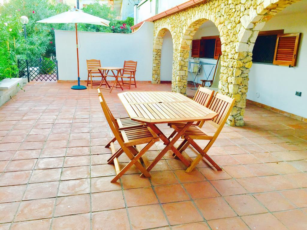 Le Due Pigne (Adults Only) Villa Taranto Kültér fotó